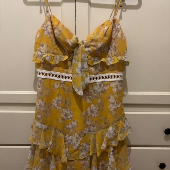 Selfie Leslie Yellow floral sundress - Picture 2 of 6